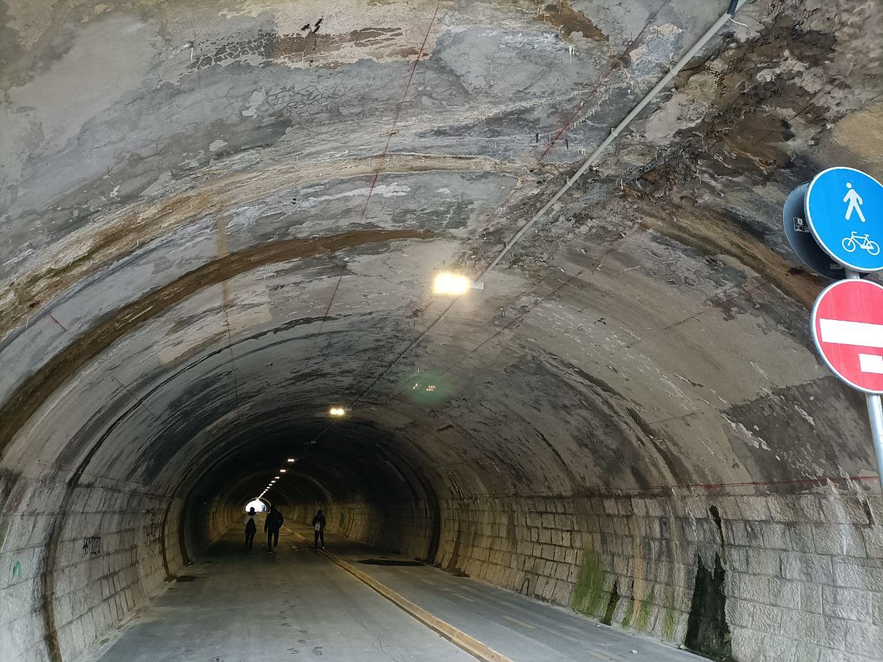 Gorizia, galleria Bombi riapre dopo quattro mesi: tornano bici e pedoni